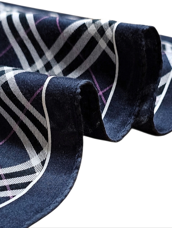 BURBERRY SCARF - Picture 12 of 16